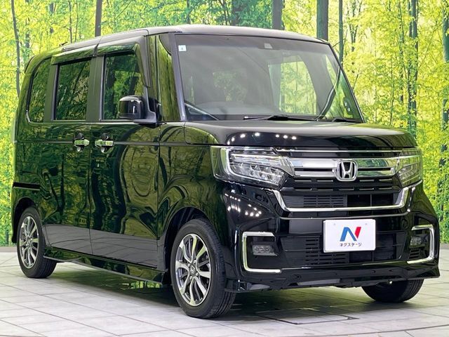大好評のボディコーティング「弾スプラッシュコート」もご納車までに施工可能。通常のガラスコートと異なる、耐久年数6年の無機質ガラスコーティングが、ボディをキレイな状態に保ってくれます。