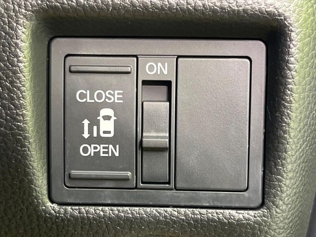 【パワースライドドア】スマートキーや運転席のスイッチでスライドドアの開閉が可能♪電動だから力を入れてドアを開ける必要が無く、小さいお子様でも、重い荷物を持っている時もラクに開け閉めできます♪