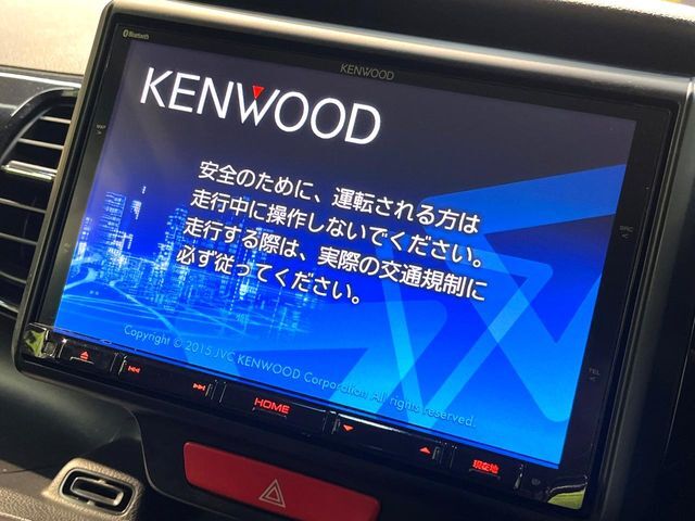 【大画面ナビ】人気の大型8インチナビを装備。存在感のある大画面はインパクト大！ナビ利用時のマップ表示は見やすく、テレビやDVDは臨場感がアップ！いつものドライブがグッと楽しくなります♪