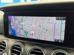 ●純正ナビ:一体感のあるナビは、高級感ある車内を演出してくれます。オーディオ機能も充実しておりますので、運転もより楽しめます♪