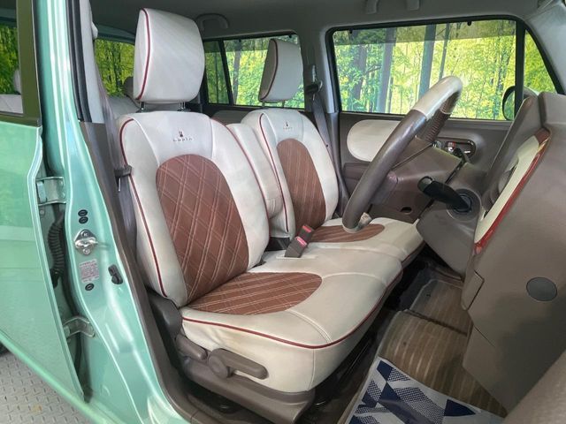 運転席シート廻りは使用感も少なく、良好な状態となっています。丁寧に使われていたことがよくわかりますね。