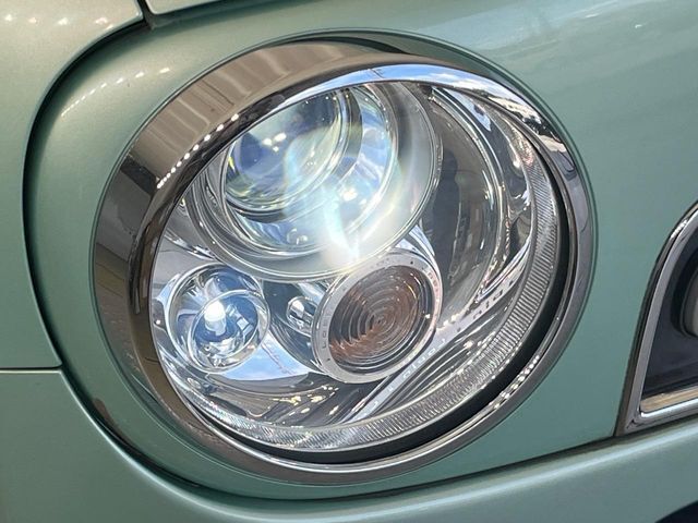 【HIDヘッドライト】非常に明るく前方を照らしてくれるので、悪天候や夜間の走行時も視界良好で安心してお乗りいただけます。