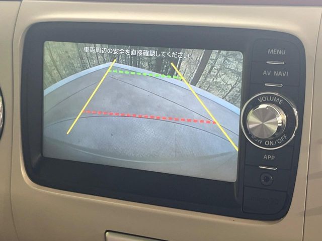 【バックカメラ】駐車時に後方がリアルタイム映像で確認できます。大型商業施設や立体駐車場での駐車時や、夜間のバック時に大活躍！運転スキルに関わらず、今や必須となった装備のひとつです！