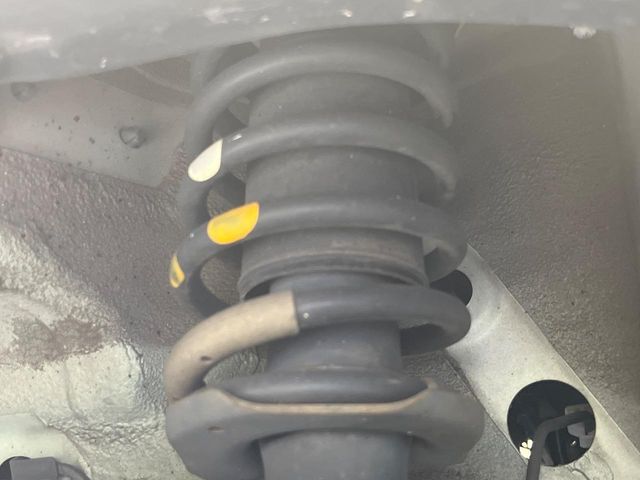 お車を安心してお乗りいただく為には、足回りの定期点検が欠かせません。サービスサポート（有償保証）では無料点検もご提供しており、安心のカーライフをお過ごしいただけるサポート体制が整っています。