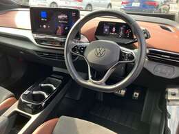 オプション追加：ご希望によりナビゲーションやアルミホイール等のオプション（有料）を装着し、お客様だけの魅力的なクルマづくりをサポートします