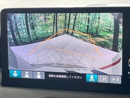 【バックカメラ】駐車時に後方がリアルタイム映像で確認できます。大型商業施設や立体駐車場での駐車時や、夜間のバック時に大活躍！運転スキルに関わらず、今や必須となった装備のひとつです！