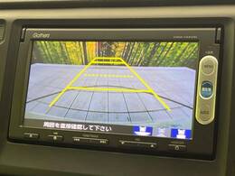【バックカメラ】駐車時に後方がリアルタイム映像で確認できます。大型商業施設や立体駐車場での駐車時や、夜間のバック時に大活躍！運転スキルに関わらず、今や必須となった装備のひとつです！