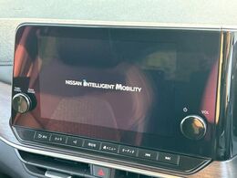 【メーカー純正9型ナビ】インテリアに溶け込むスタイリッシュな「専用設計」メーカーナビを装備♪視認性や操作性など基本性能にも優れ、より上質なカーライフをお楽しみいただけます。