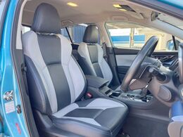 【本革シート】上質な本革を使用し、高級感あふれる本革シート。常に体に触れる部分だから、座り心地の良さにはこだわりたいですね♪汚れの付着や劣化を抑制する内装コーティング施工もおススメですよ♪