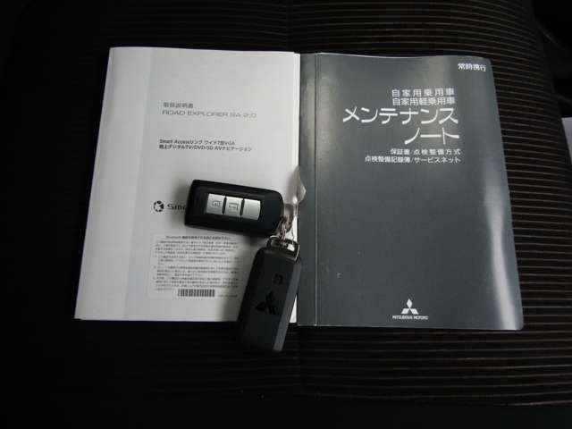 ナビ取扱説明書・メンテナンスノート・スマートキー2本付きです☆