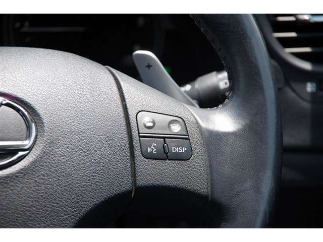 運転席廻りのスイッチや操作もしやすく使いやすいです♪