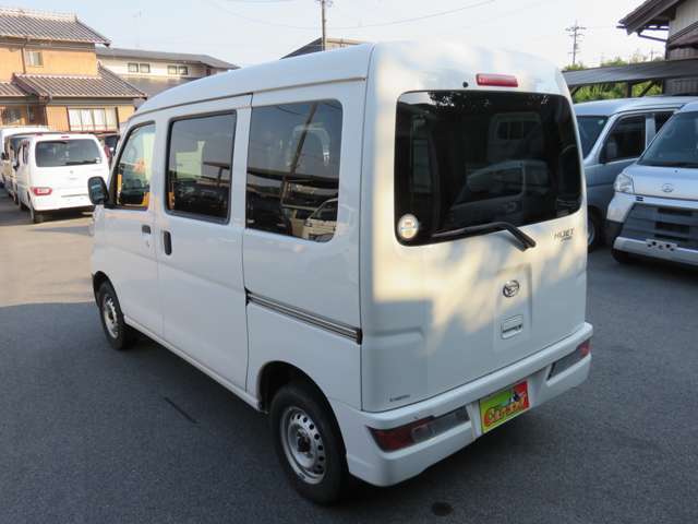 自社では板金塗装ブースも完備しておりますので車体の＊擦り傷＊へこみなどもしっかりと修理させていただいております！