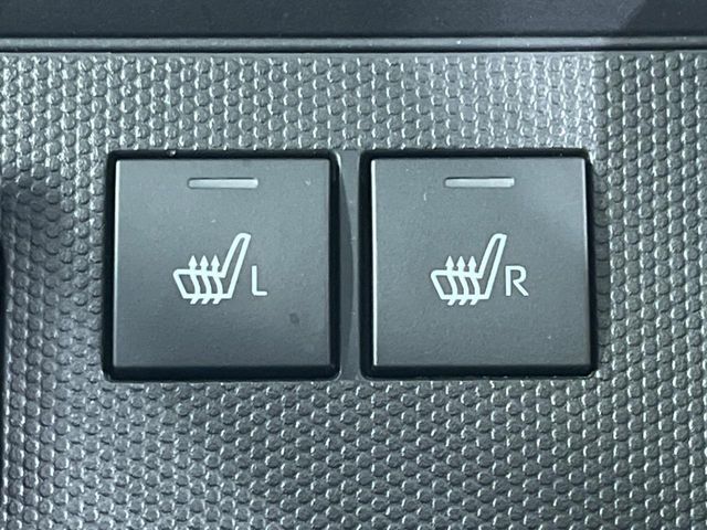 【シートヒーター】寒い日に重宝するシートヒーター！エアコンより早く温まってくれるので寒がりの人も安心ですね♪エアコンの温風は乾燥するから苦手、という方にもをおすすめです。