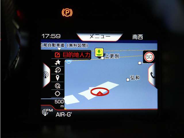 駐車時に便利な360度サラウンドビューカメラを搭載しております。もちろんフロントカメラ、リヤパーキングカメラも搭載しております。さらにこの車両は、アップルCarPlayも搭載しております。