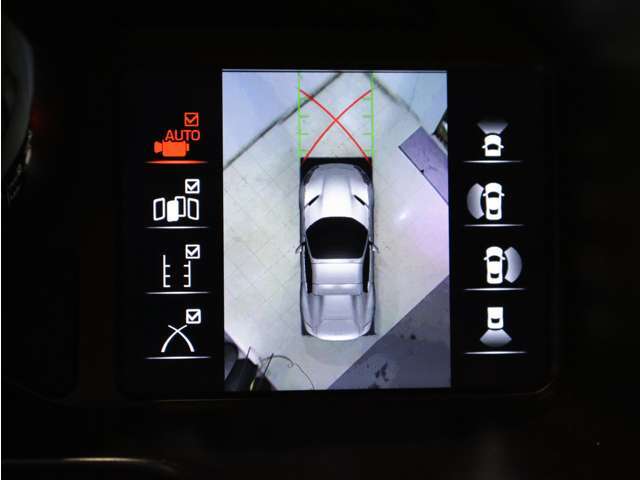 駐車時に便利な360度サラウンドビューカメラを搭載しております。もちろんフロントカメラ、リヤパーキングカメラも搭載しております。さらにこの車両は、アップルCarPlayも搭載しております。