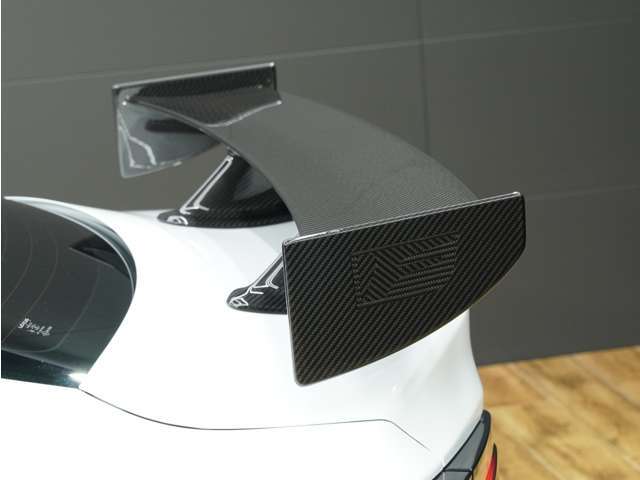■マークレビンソン3Dサウンド■カーボンエクステリア■カーボンエアロ■カーボンGTウイング■カーボンセラミックブレーキ■レッドキャリパー■パフォーマンスPKG専用19インチ鍛造ホイール■純正OPチタンマフラー