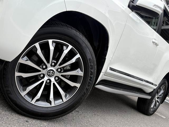 【純正19inAW】です。当店では社外AWも各種取り扱っています。スタッドレスタイヤなどもお声掛け下さい。