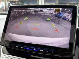 【カラーバックモニター】を装備しております。リアの映像がカラーで映し出されますので日々の駐車も安心安全です。