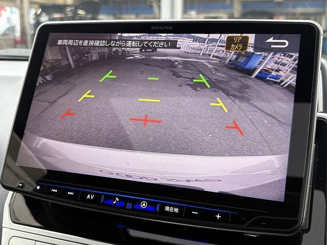 【カラーバックモニター】を装備しております。リアの映像がカラーで映し出されますので日々の駐車も安心安全です。