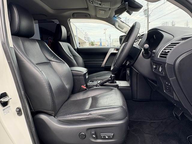 車内へのアクセス楽々、今や必須アイテムの「インテリジェントキー」には、キー複製防止「イモビライザー」まで備わっております。