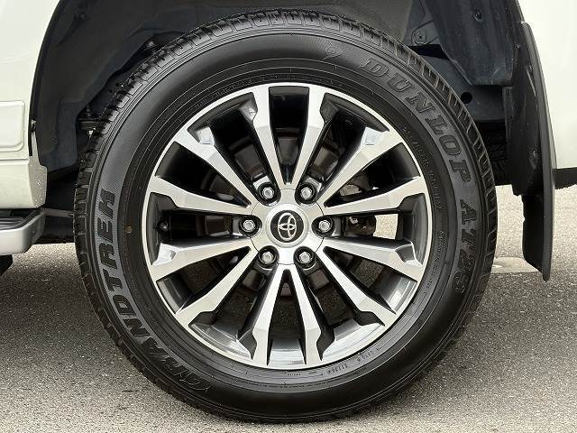 【純正19inAW】です。当店では社外AWも各種取り扱っています。スタッドレスタイヤなどもお声掛け下さい。