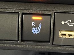 【シートヒーター】寒い日に重宝するシートヒーター！エアコンより早く温まってくれるので寒がりの人も安心ですね♪エアコンの温風は乾燥するから苦手、という方にもをおすすめです。