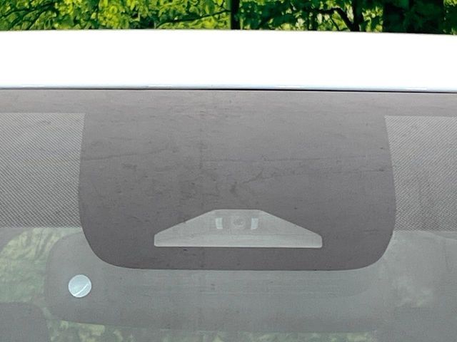 【トヨタセーフティセンス】走行中に前方の車両等を認識し、衝突しそうな時は警報とブレーキで衝突回避と被害軽減をアシスト。より安全にドライブをお楽しみいただけます。