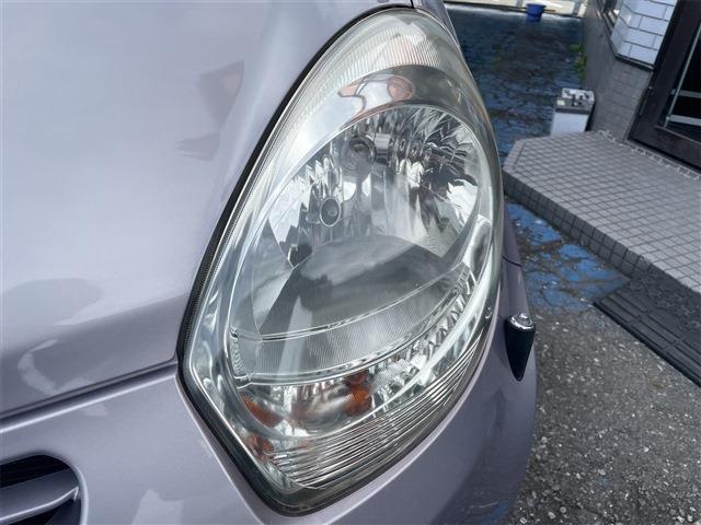 自分の存在を対向車や歩行者へ知らせたり、暗い道を照らしたりなど、夜の運転で必ず重要となるライトです。