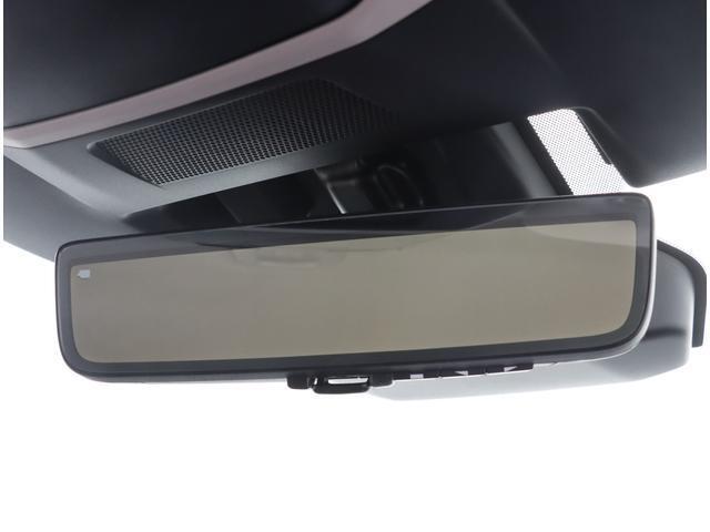 後席に人を乗せたり、荷室に荷物を載せたりして後方が確認できない時に便利なスマートリヤビューミラーを装備しております！