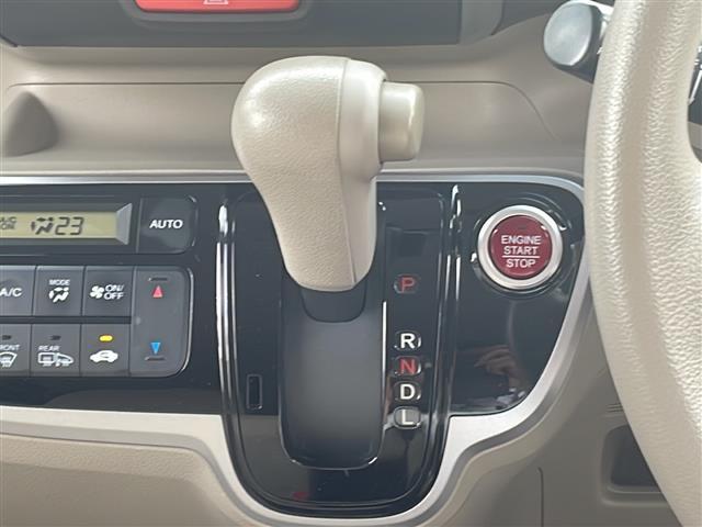 【シフトレバー】シフトの操作がしやすく快適なドライブを楽しんでいただけます！