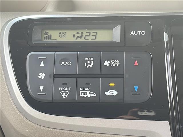 【オートエアコン】車内温度を感知して自動で温度調整をしてくれるのでいつでも快適な車内空間を創り上げます！