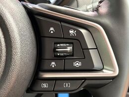 【全車速追従機能付クルーズコントロール】高速道路での長距離走行が楽に！！自動で速度を保つクルーズコントロールが、衝突軽減システムと連携し、前方の車両を感知して車間を保つように速度調節してくれます！！