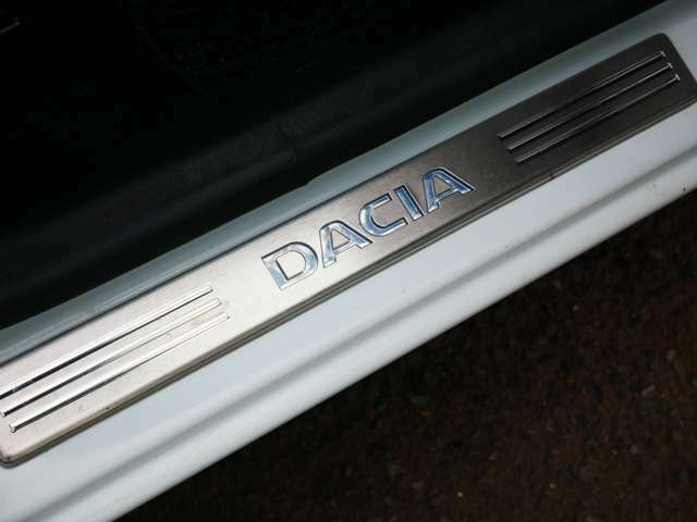 イタリアのFocaccia Groupにてピックアップに架装されたDACIA DOKKER ピックアップ。