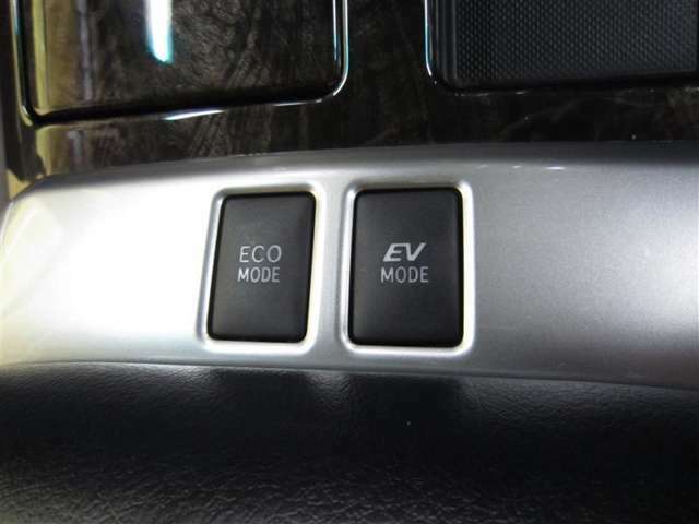 モーターのみを使って走行するEVドライブモード、環境に配慮されたECOドライブモードにスイッチ可能。