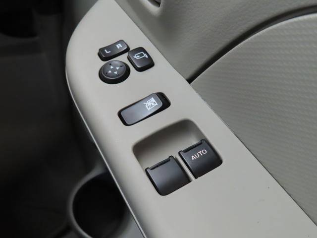 パワーウィンドウのスイッチですよ。　運転席に居ながら窓を開け閉めのコントロールできますよ。