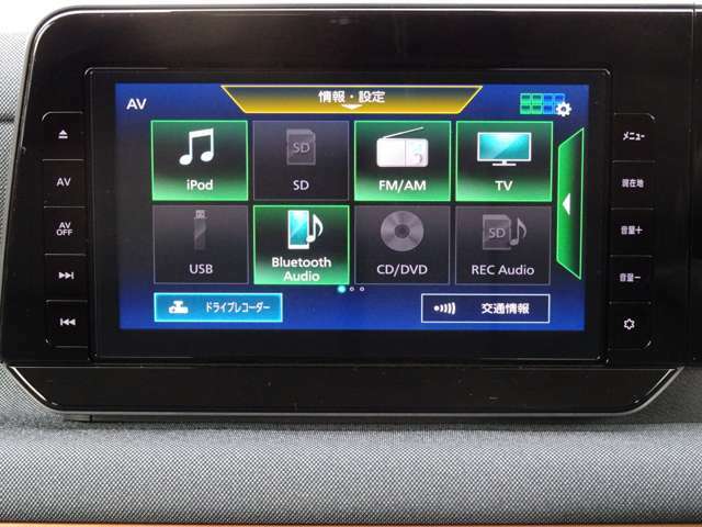 オーディオ一体型純正ナビです。　ラジオ、CD・フルセグTV、Bluetoothオーディオ接続が利用可能です。