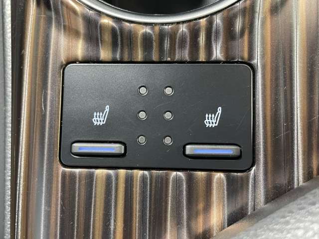 【シートヒーター】寒い日には必要ですね！！運転をさらに快適にしてくれます！！