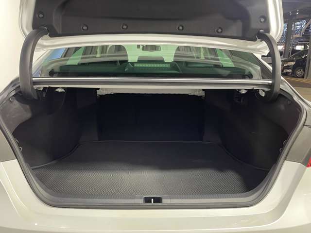 荷台スペース【内装エクステリア】店舗にて現車の確認も頂けますので、お電話で在庫のご確認の上是非ご来店くださいませ！！！【跳ね上げ式/埋め込み式】でスペース確保ができますね！！