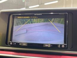 【バックカメラ】駐車時に後方がリアルタイム映像で確認できます。大型商業施設や立体駐車場での駐車時や、夜間のバック時に大活躍！運転スキルに関わらず、今や必須となった装備のひとつです！