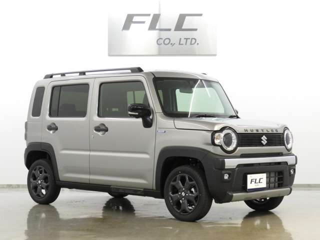 当社の届出済未使用車は、店舗に『新車おろしたて』の状態で入荷いたします。新規届出によりナンバーを取得後、店頭で丁寧に展示・保管をしています。遠方のお客様にも、安心してお勧めできるコンディションです。