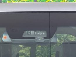 【三菱e-Assist】走行中に前方の車両等を認識し、衝突しそうな時は警報とブレーキで衝突回避と被害軽減をアシスト。より安全にドライブをお楽しみいただけます。