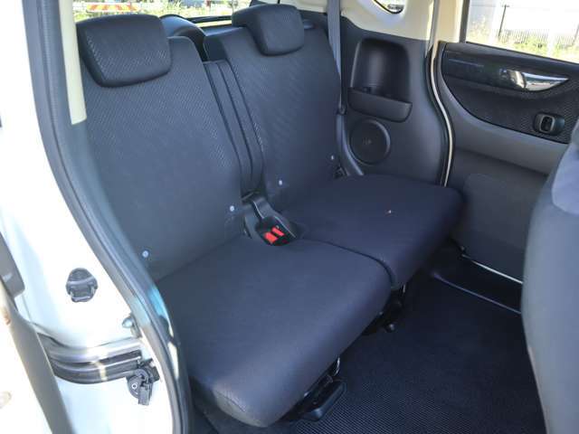 2列目シート★ゆったり座れる2ndシート！足元も広々していて乗り心地もいいです！長距離ドライブでも快適な時間を過ごせます♪