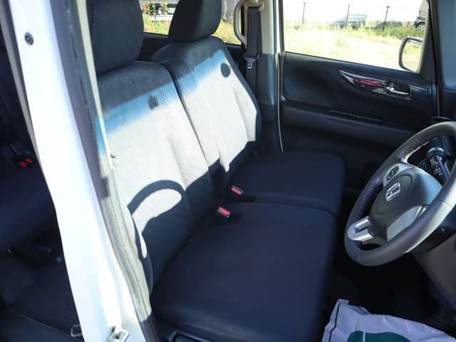 1列目シート★足元も広々していてゆったりと乗れます♪快適なドライブをお楽しみください！長距離移動も楽しくなりますね♪