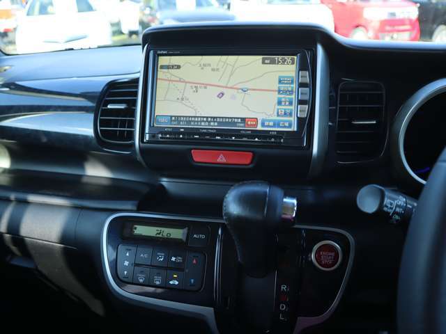 フルセグナビ付きです★プライベートにビジネスにやっぱりあると便利な装備♪知らない街でも迷うことなく安心してドライブをお楽しみいただけます♪