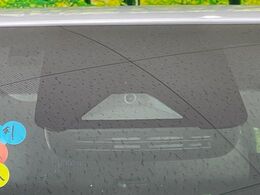 【トヨタセーフティセンス】走行中に前方の車両等を認識し、衝突しそうな時は警報とブレーキで衝突回避と被害軽減をアシスト。より安全にドライブをお楽しみいただけます。