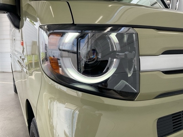 明るくて長寿命のLEDヘッドライト採用