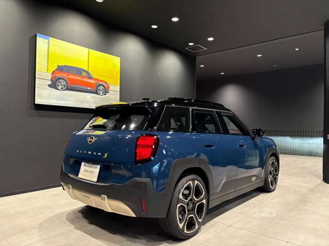 カーフィルムを施工することで防犯、断熱効果を期待できます。ご関心ございましたらお気軽にお申し付け下さい。