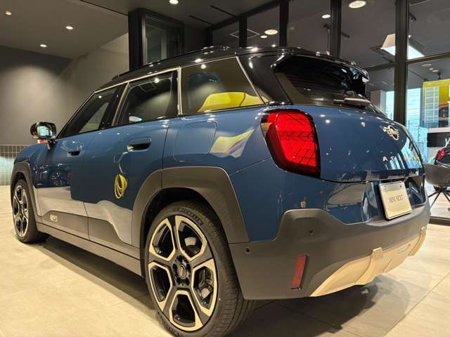 フィルム、コーティング、ドライブレコーダー、純正オプションなどドレスアップのご要望もお気軽にお問合せ下さいませ。