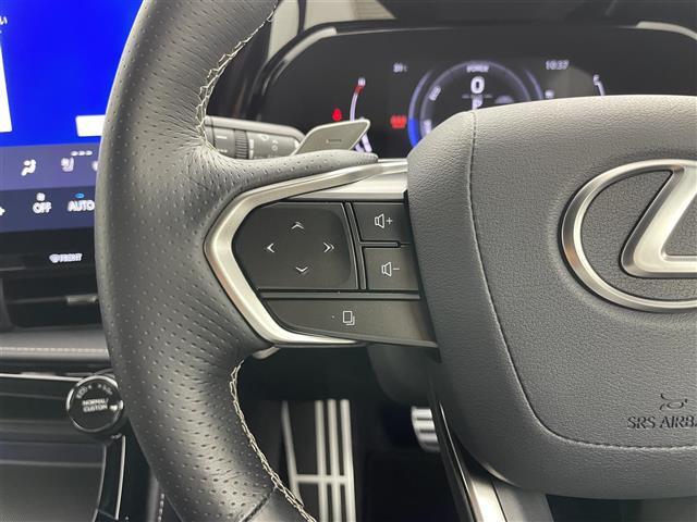 【ステアリングスイッチ】ハンドルから手を離さず音量調整などができて便利！運転中も操作ラクラクです♪