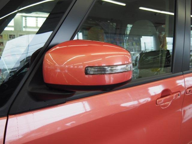 周りからの視認性が良いウインカーミラーにはカメラレンズが装備。車庫入れが便利なアラウンドビューモニター装備です！